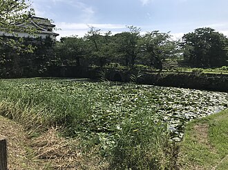 후쿠오카성 터의 문과 해자